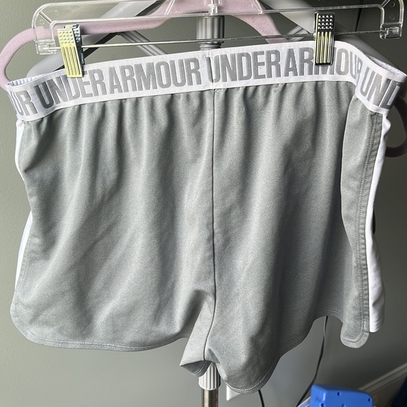 Gray under armor running shorts like new loose fit - Picture 2 of 2